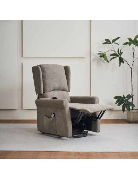 Poltrona alzapersona Tasmania con recliner elettrico 2 motori e 8 punti di massaggio in tessuto coffee - Kallea